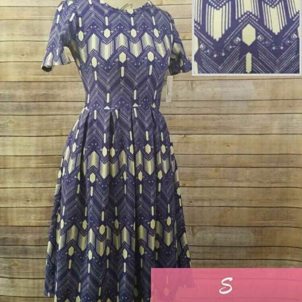 Small LulaRoe Amelia.